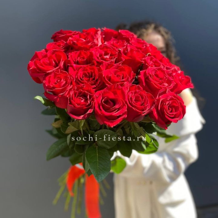 25 высоких красных роз в Нижнем Тагиле