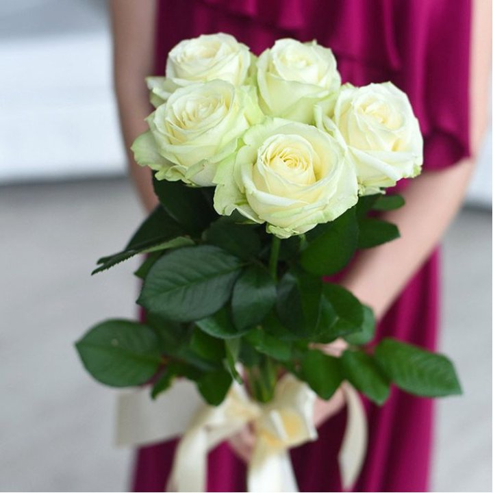 5 белых роз в Нижнем Тагиле