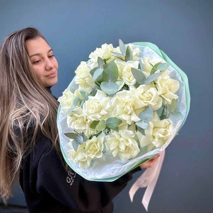 15 Белых французских роз "Ноте бьянка" в Нижнем Тагиле