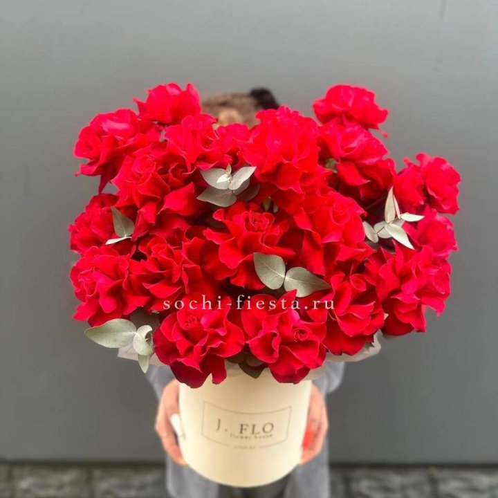 35 Французских роз в боксе в Нижнем Тагиле