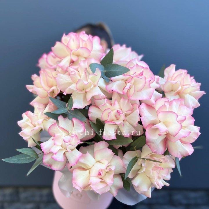 15 Французских роз Джумилия в боксе в Нижнем Тагиле