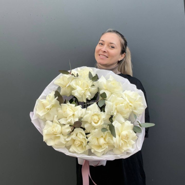13 Белых французских роз Облако в Нижнем Тагиле