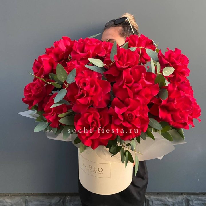 25 Французских красных роз в коробке в Нижнем Тагиле