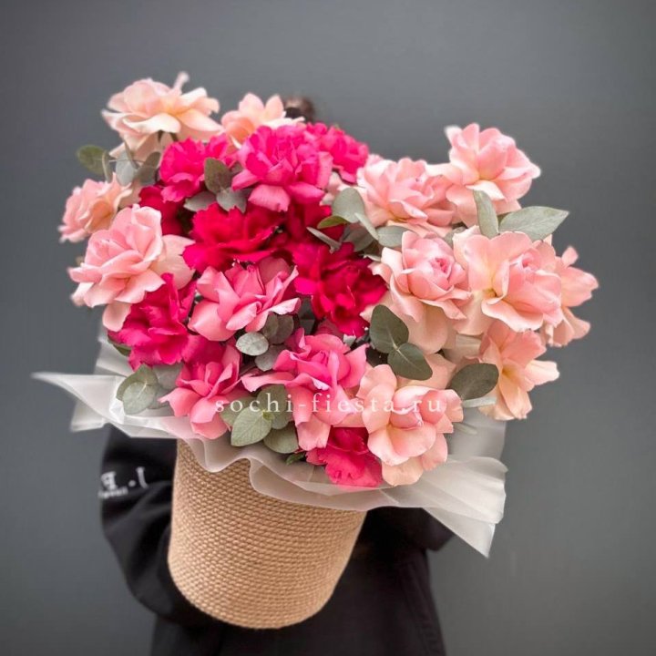 23 Французские розы Микс в боксе в Нижнем Тагиле