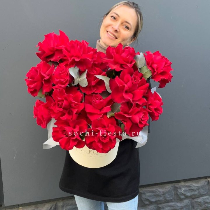 17 Французских роз в боксе в Нижнем Тагиле
