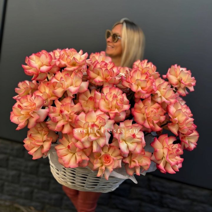 45 французских роз Джумилия в корзине в Нижнем Тагиле