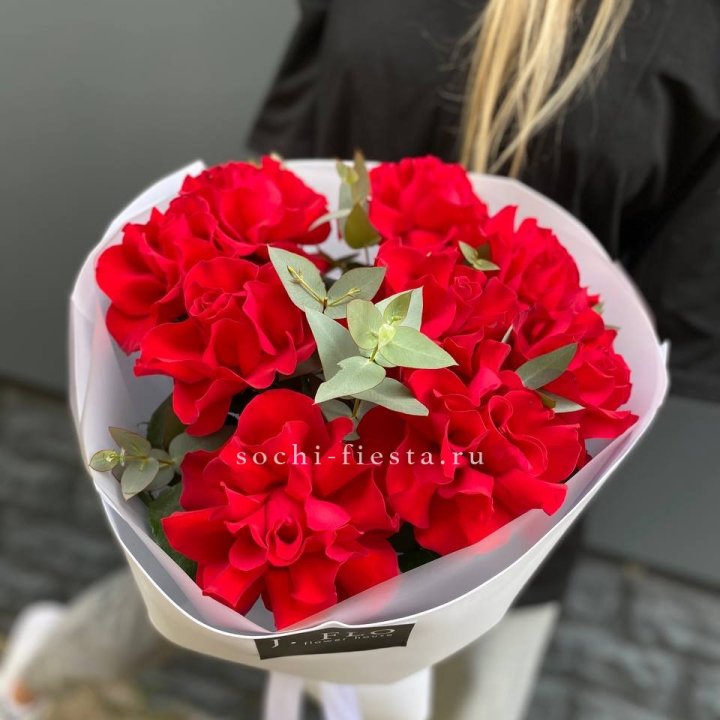 9 Красных французских роз с доставкой в Нижнем Тагиле