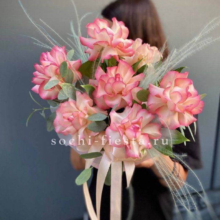 9 Французских роз Джумилия в боксе в Нижнем Тагиле