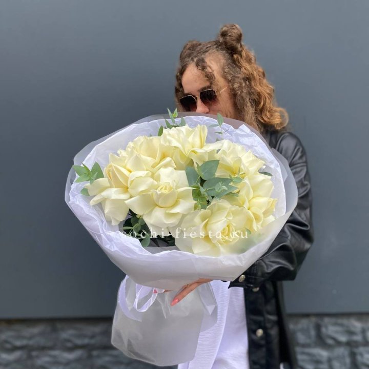 7 Белых французских роз  в Нижнем Тагиле