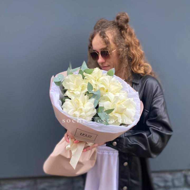 5 Белых французских роз в Нижнем Тагиле