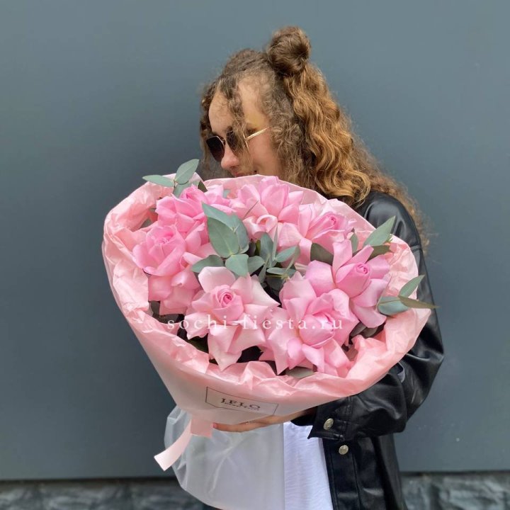 7 розовых роз в Нижнем Тагиле