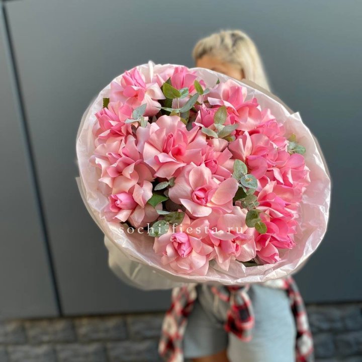 17 розовых роз в Нижнем Тагиле