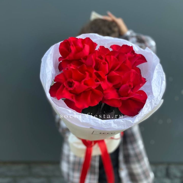 5 французских красных роз в Нижнем Тагиле