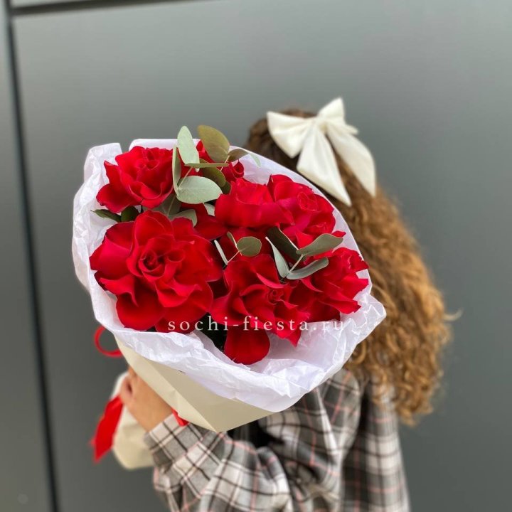7 красных французских роз в Нижнем Тагиле