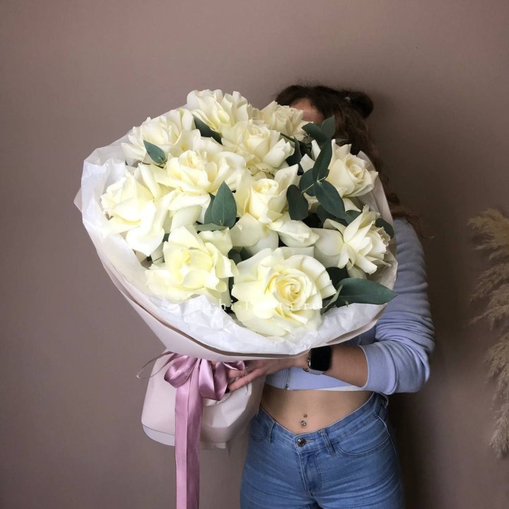 11 Белых французских роз "Вайт найс" с доставкой в Нижнем Тагиле