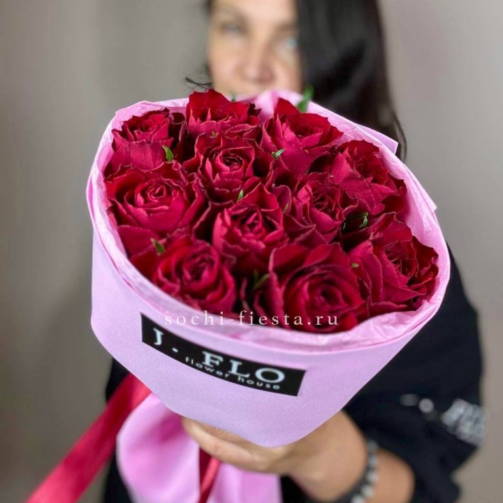 11 красных роз мадам ред в Нижнем Тагиле