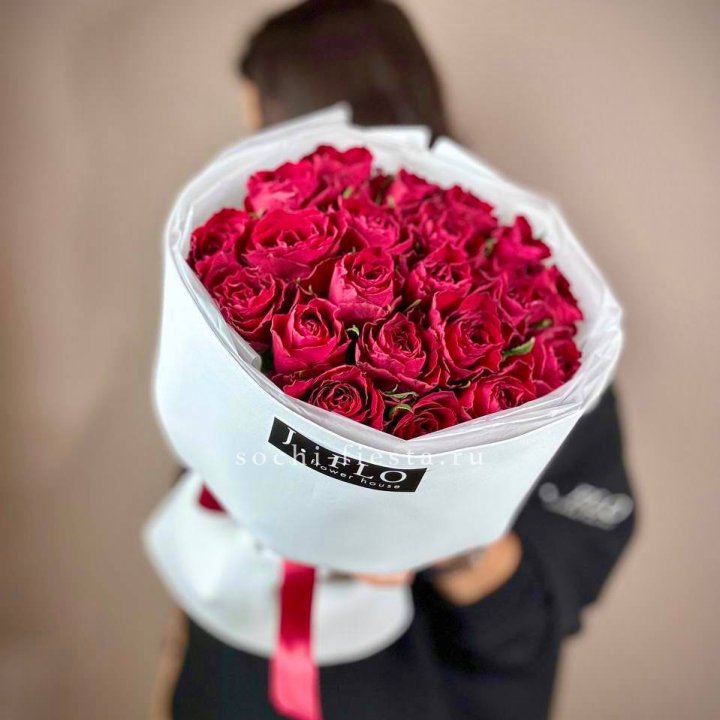Букет красных роз мадам ред в Нижнем Тагиле