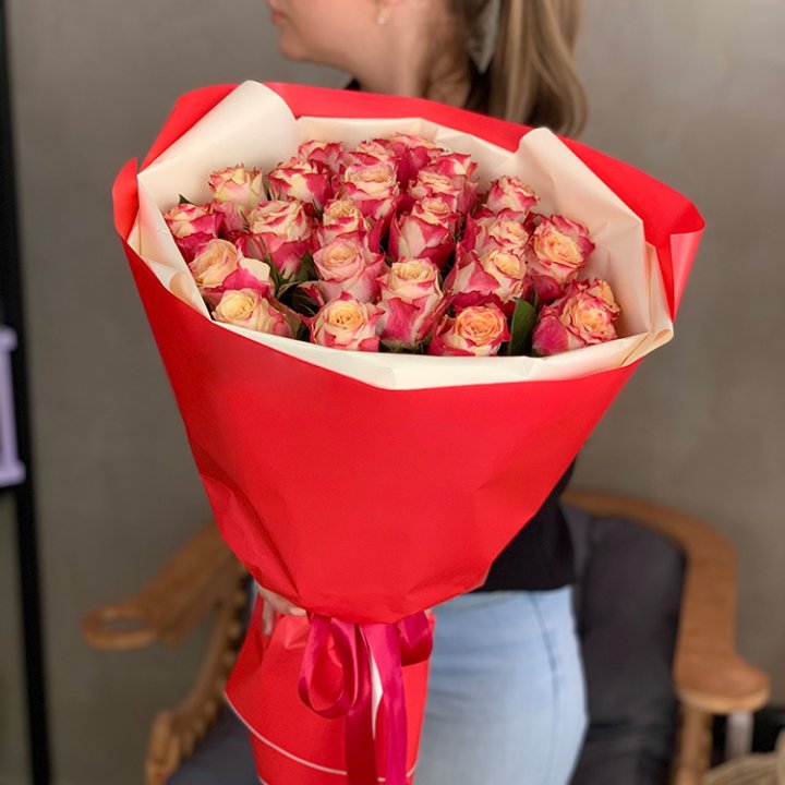 Букет роз Chapeau в Нижнем Тагиле