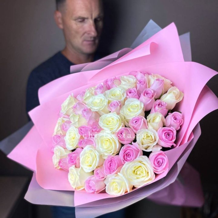 51 белых и розовых роз в Нижнем Тагиле
