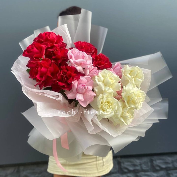 Микс из 17 роз в Нижнем Тагиле