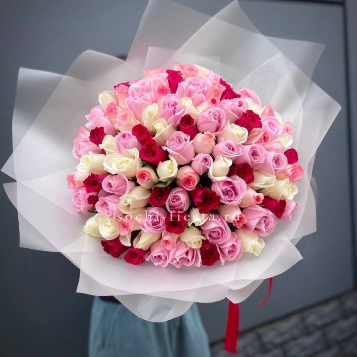 101 разноцветная роза "Карусель" в Нижнем Тагиле