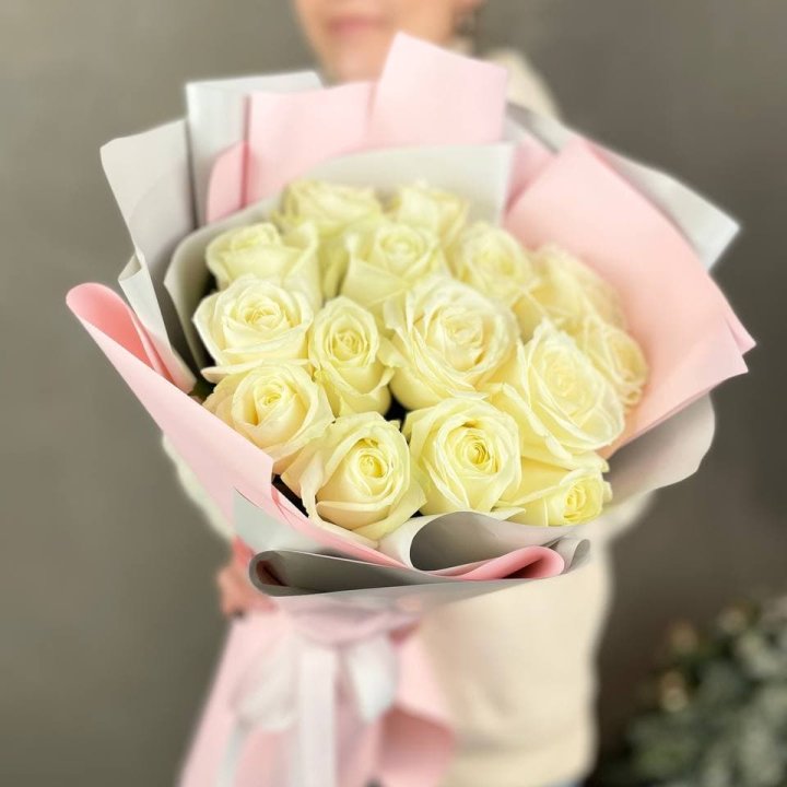 15 белых роз пудра в Нижнем Тагиле