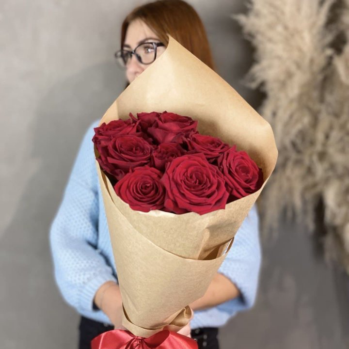 9 красных роз в крафте в Нижнем Тагиле