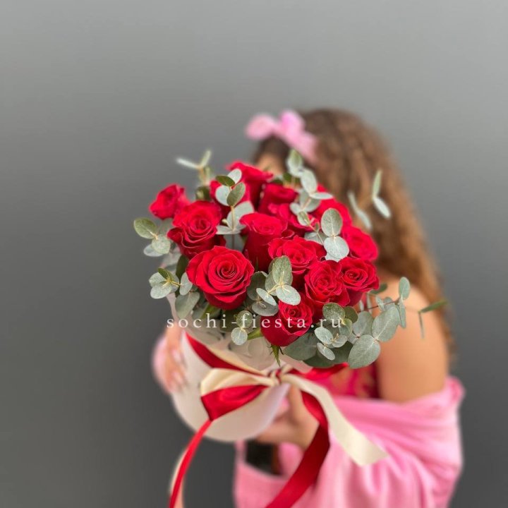 15 Красных роз в боксе №2 в Нижнем Тагиле