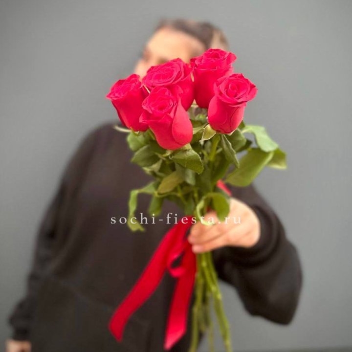 Букет 5 красных роз  в Нижнем Тагиле