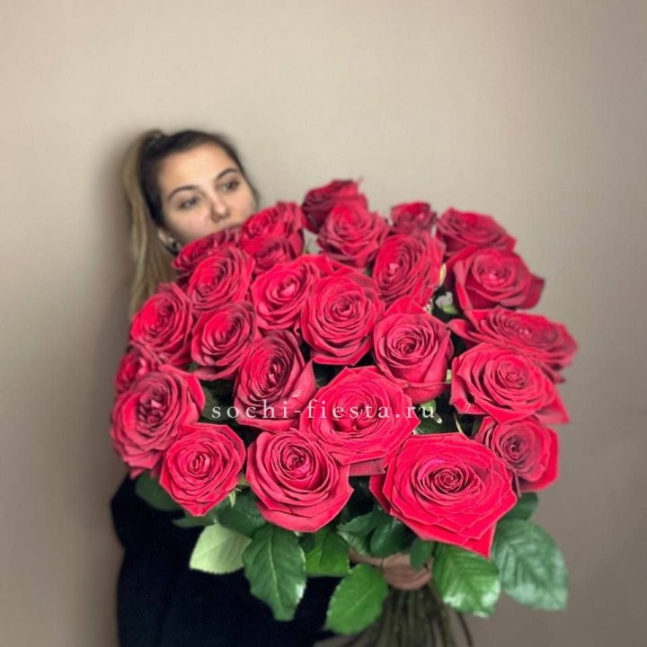 25 высоких роз в Нижнем Тагиле