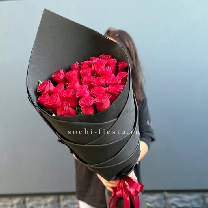 25 высоких красных роз с доставкой в Нижнем Тагиле