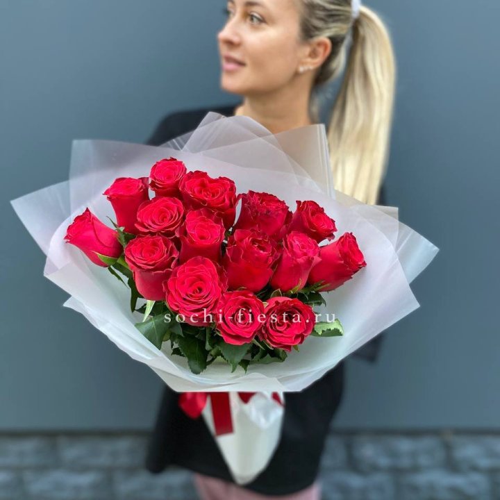 Букет из 15 красных роз  в Нижнем Тагиле