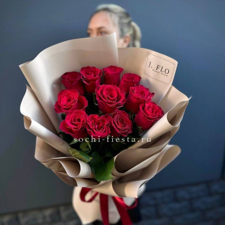 Букет красных роз "Наоми" с доставкой в Нижнем Тагиле