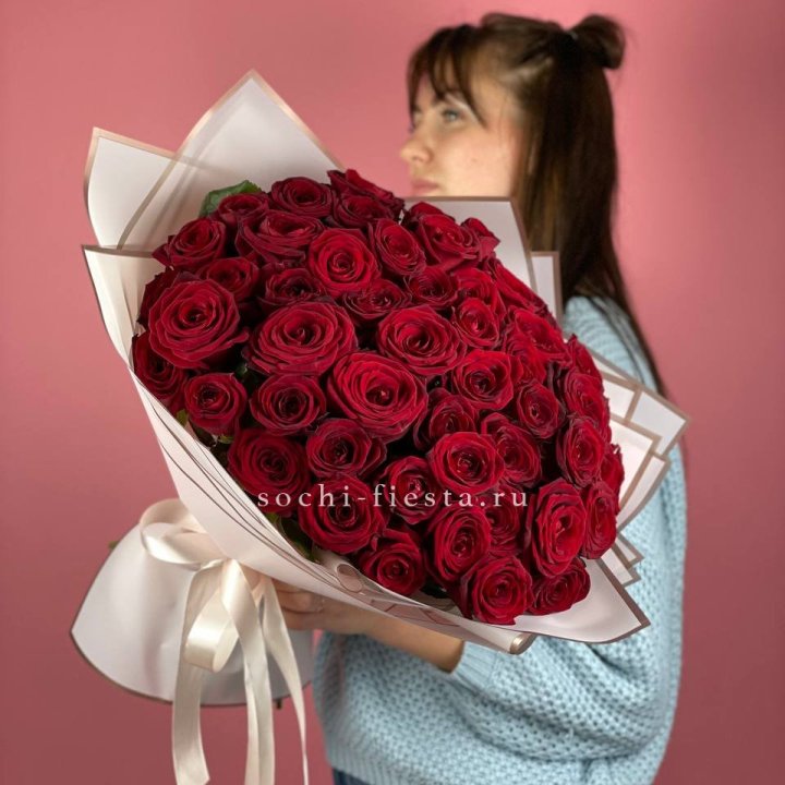 51 красная роза "Лавели" в Нижнем Тагиле