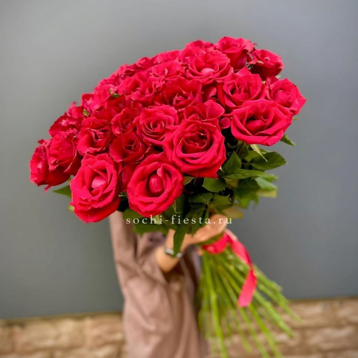 51 высокая красная роза в Нижнем Тагиле