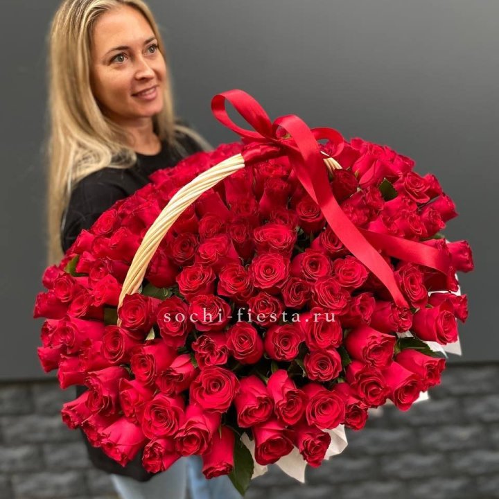 151 красная  роза в корзине в Нижнем Тагиле