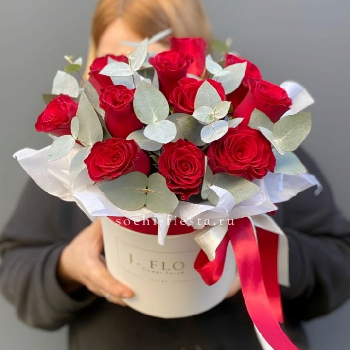 11 роз в шляпной коробке в Нижнем Тагиле