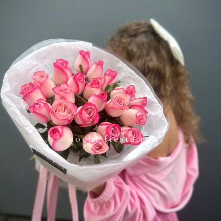 21 розовые розы Венди  в оформлении в Нижнем Тагиле