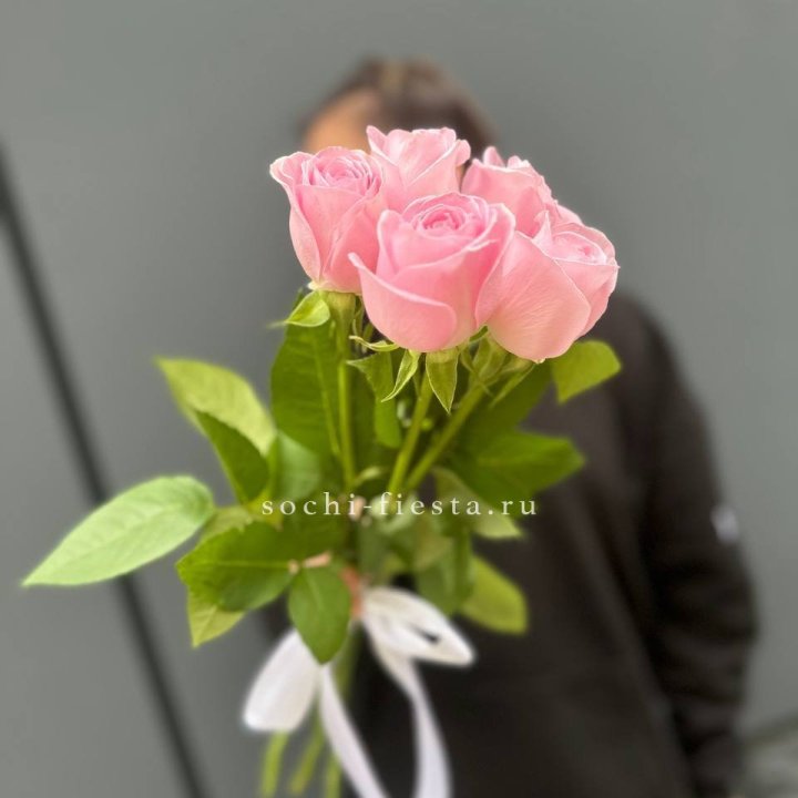 Букет 5 розовых роз  в Нижнем Тагиле
