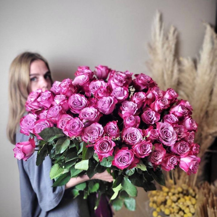 Охапка высоких роз Деп перпел в Нижнем Тагиле