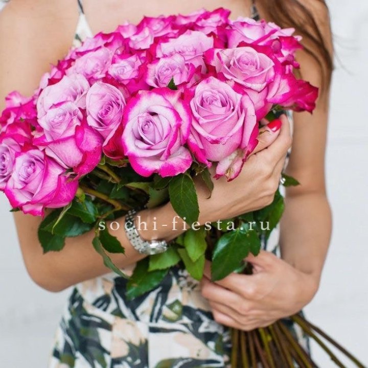 Букет высоких роз Ди перпел в Нижнем Тагиле