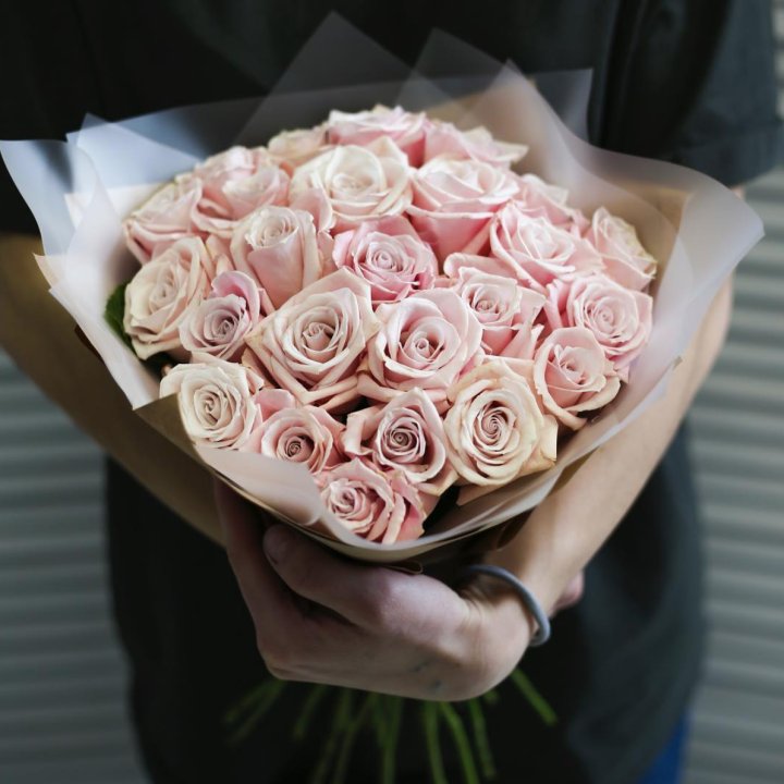 27 кремовых роз в Нижнем Тагиле