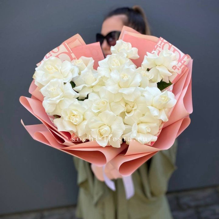 Белые розы "Аморе" в Нижнем Тагиле