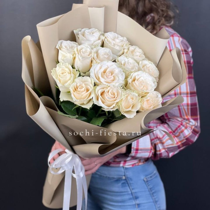 15 белых роз кофе в Нижнем Тагиле