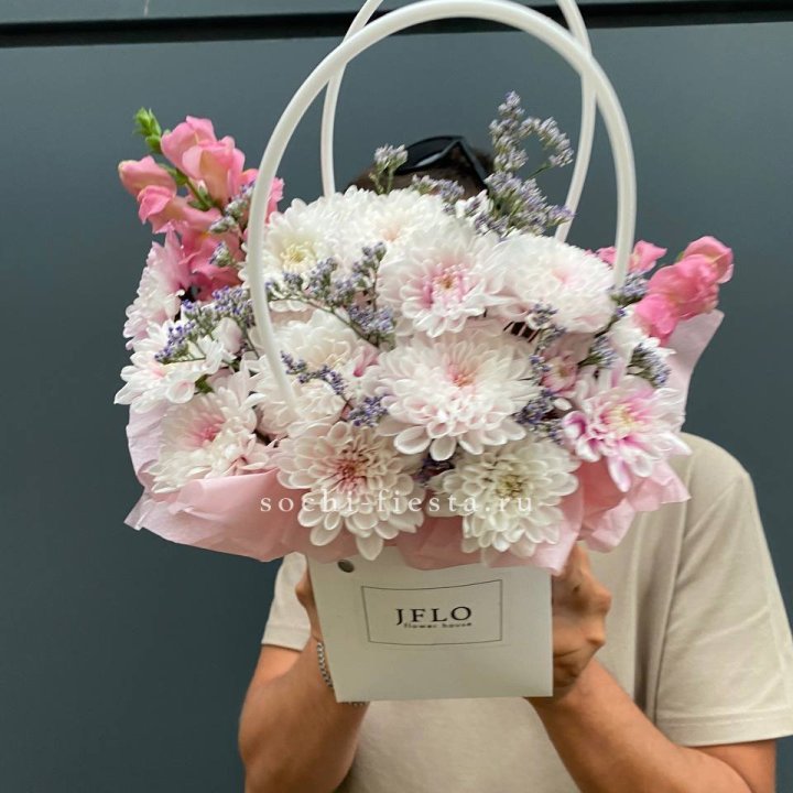 Сумочка из стойких цветов  в Нижнем Тагиле