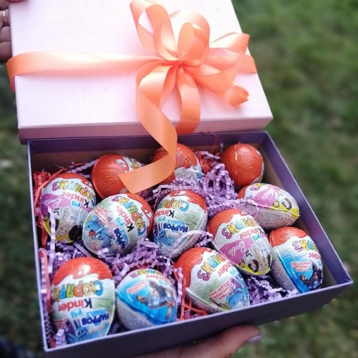 Коробка с киндерами в Нижнем Тагиле