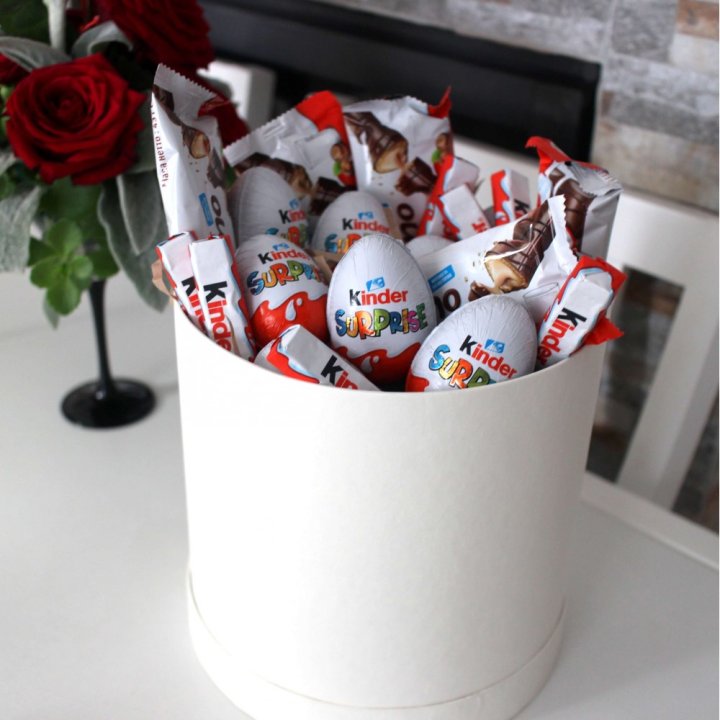 Коробка с киндерами  в Нижнем Тагиле