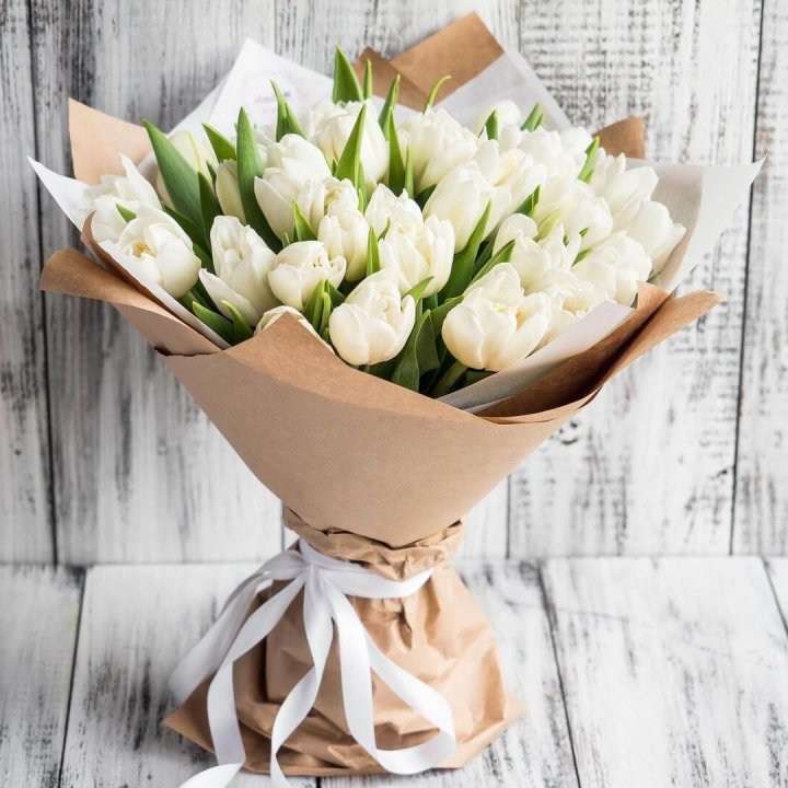 25 белых тюльпанов в Нижнем Тагиле
