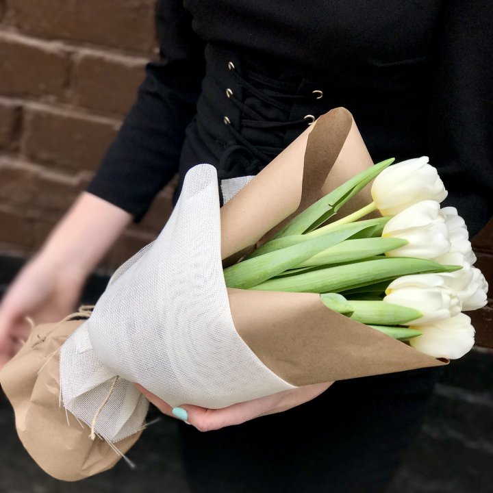 Букет белых тюльпанов в Нижнем Тагиле